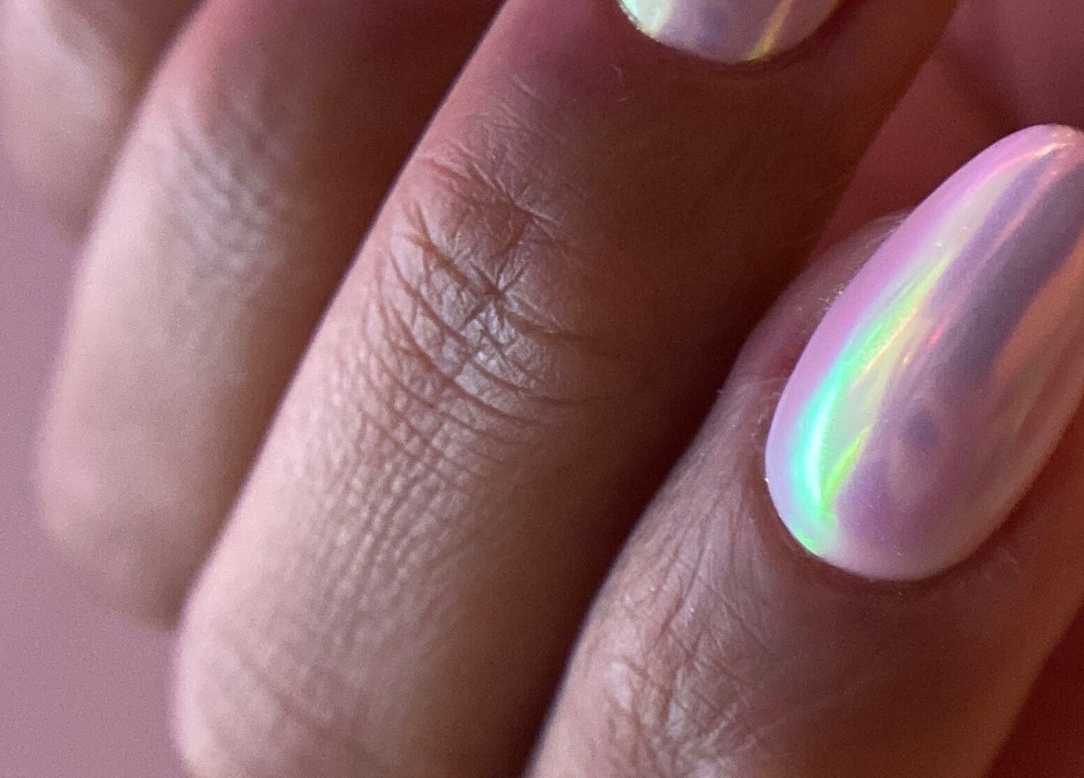 Uñas con esmalte iridiscente en Leonails Studio, Providencia, Región Metropolitana, CL.