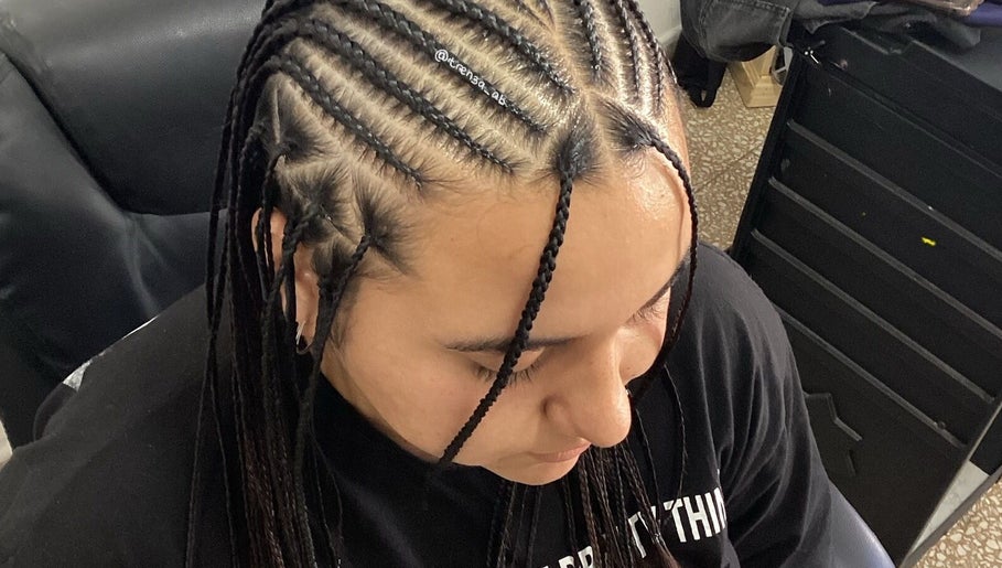 Trenzas, Extensiones y Peinados | Abril Farias image 1