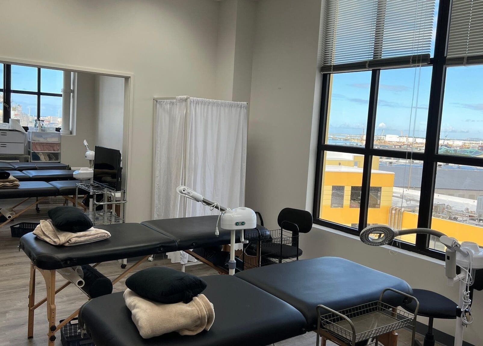 Massage tables at HNA Est Hybrid Online Students, Honolulu, Hawaii, US offer a tranquil learning environment.