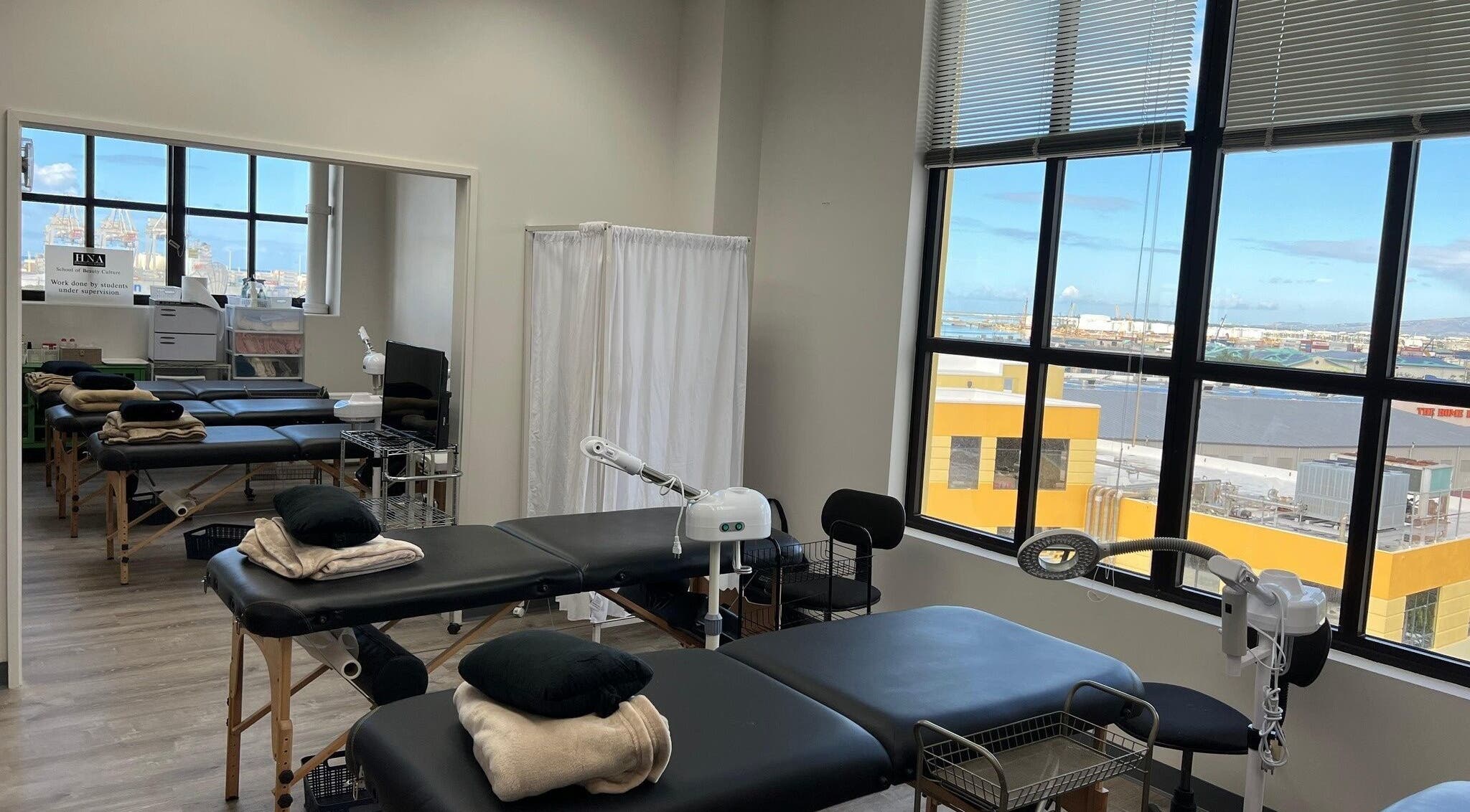 Massage tables at HNA Est Hybrid Online Students, Honolulu, Hawaii, US offer a tranquil learning environment.