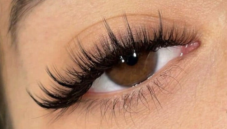 Tove’s lashes and brows in Darwin صورة 1