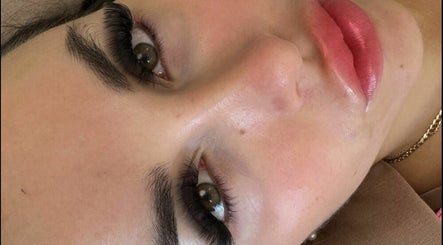 Tove’s lashes and brows in Darwin صورة 3