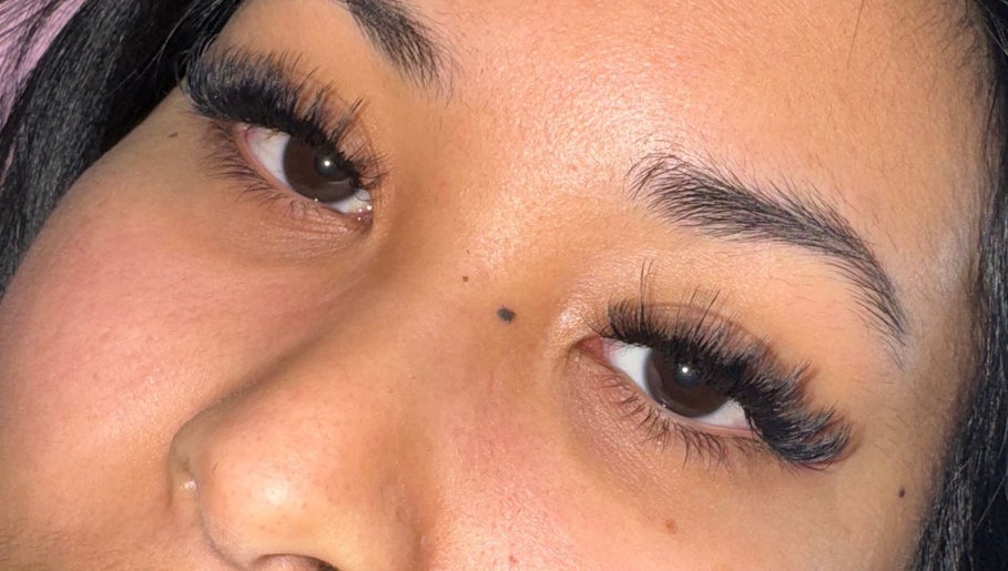 Lashes n Brows by Gee image 1