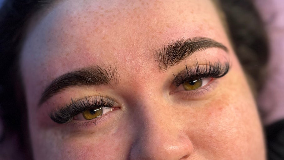 Lashes n Brows by Gee, bild 1
