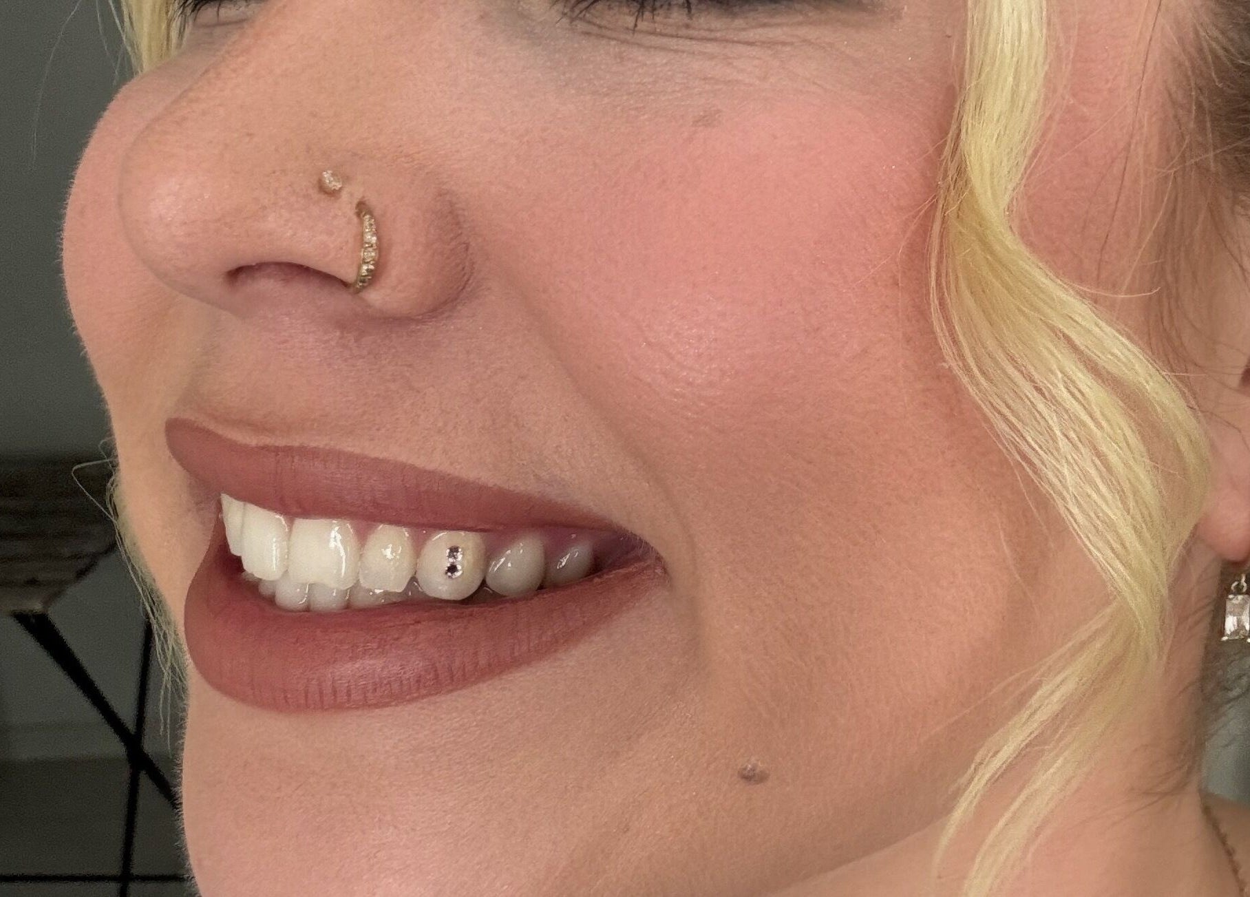 Dazzling tooth gem design at Be Glamorous Studio, Kallangur, Queensland, AU.