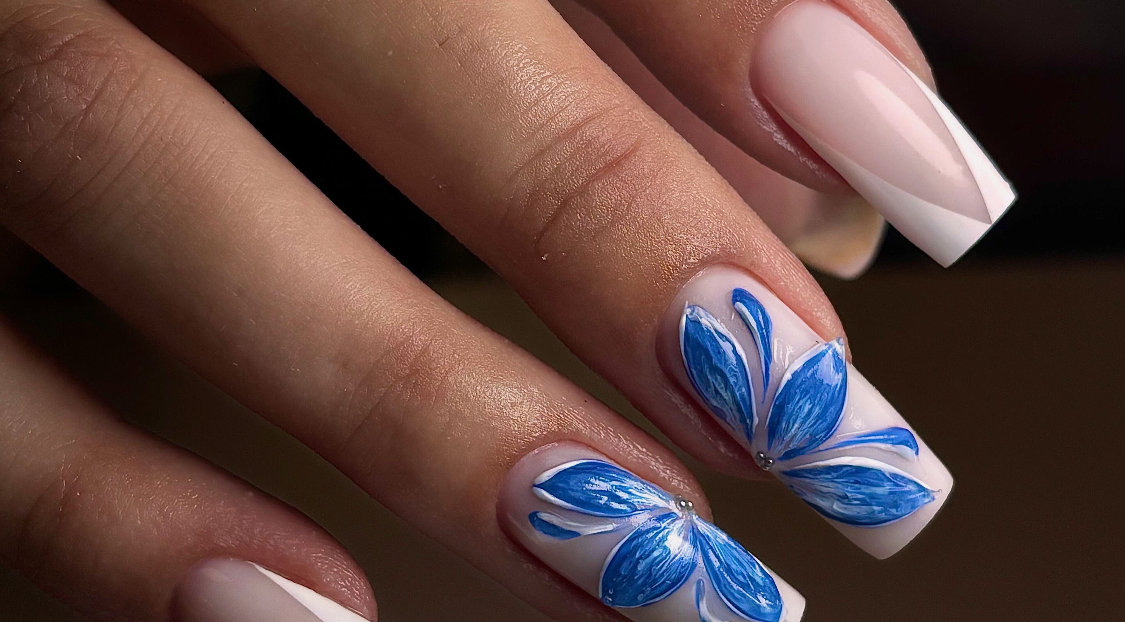 Красив цветен маникюр в Green Magic, София, Област София, BG.