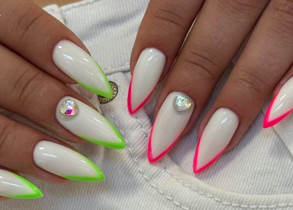 Перфектен маникюр с неонови връхчета от Green Magic в София, Област София, BG.