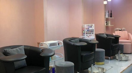 VY BEAUTY SALOON image 3