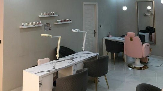 VY BEAUTY SALOON