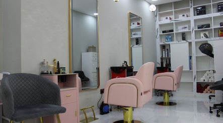 VY BEAUTY SALOON image 2