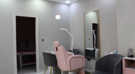 VY BEAUTY SALOON image 3