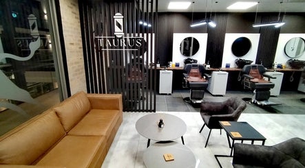 Taurus Grooming Lounge – obraz 2