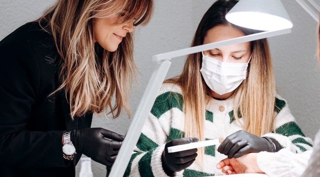 Services de manucure à Chloé Buire Salon de Beauté & Académie, Saint Philipe, Québec, CA.