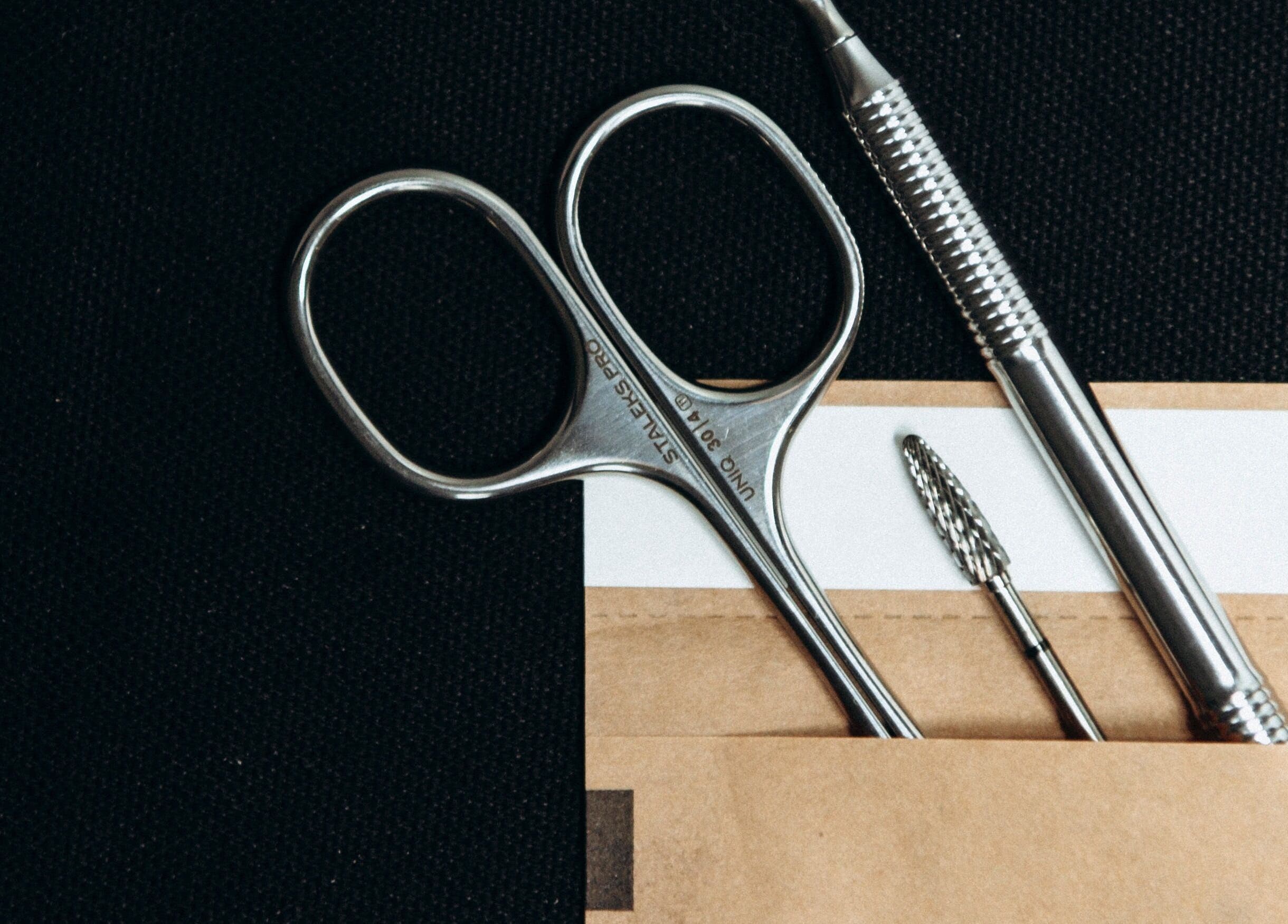 Instruments de beauté à Chloé Buire Salon de Beauté & Académie, Saint Philipe, Québec, CA.