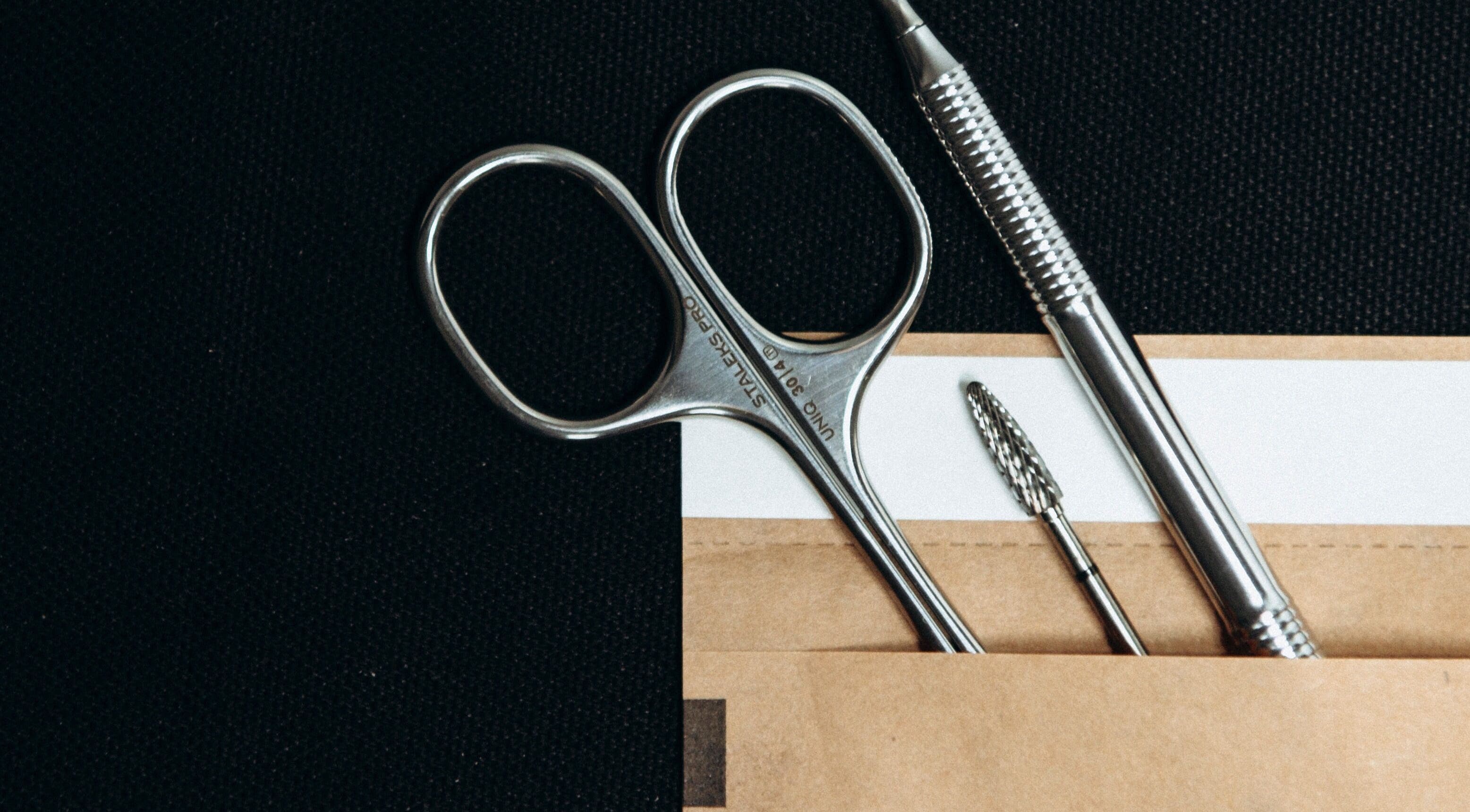 Instruments de beauté à Chloé Buire Salon de Beauté & Académie, Saint Philipe, Québec, CA.