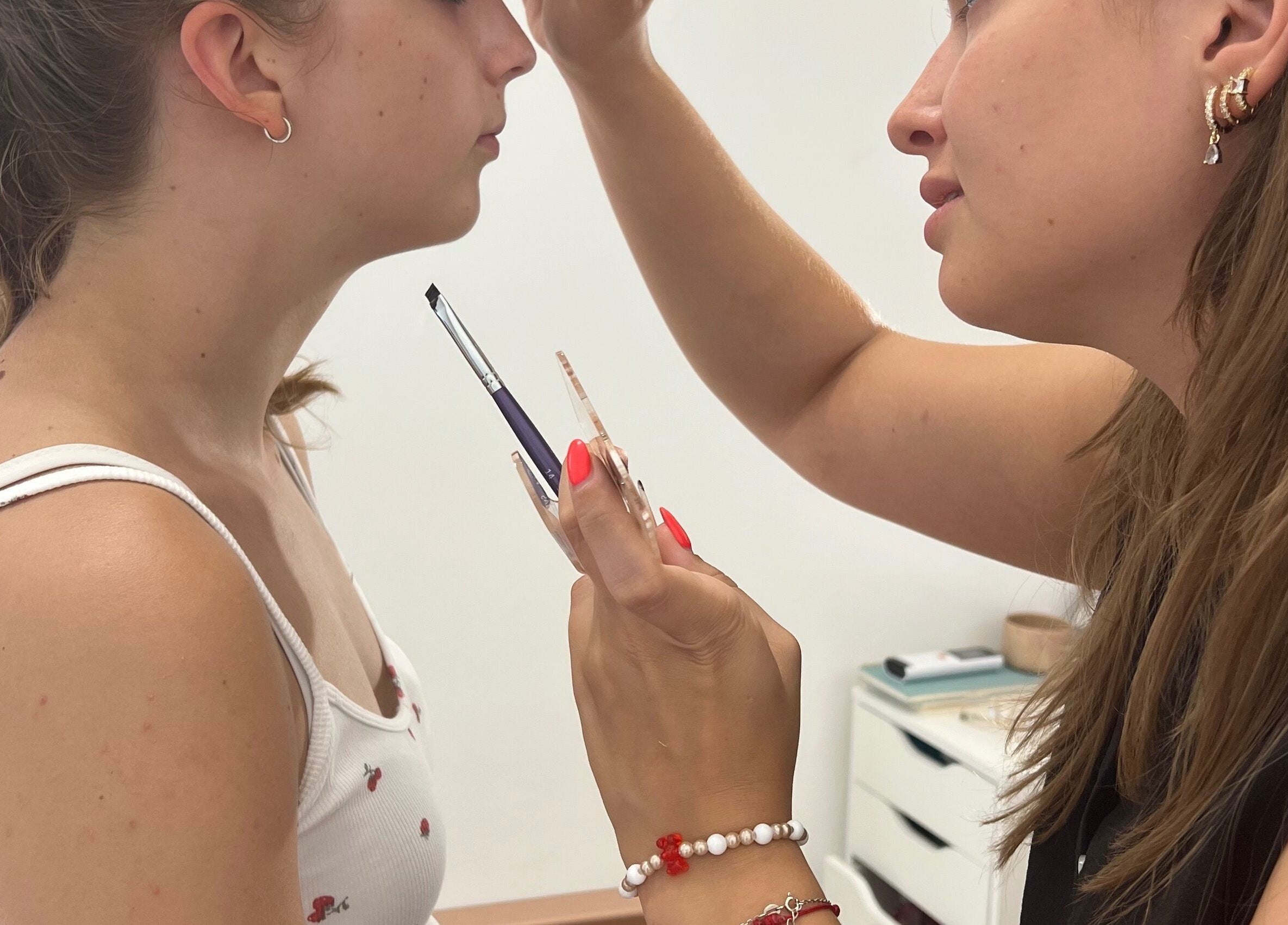 Sminkmester az SK-nál készít egyedi sminket Kondoros, HU címen.