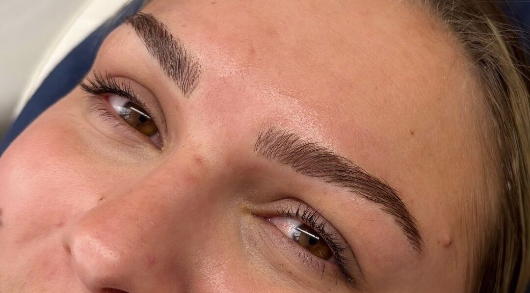 Perfectly shaped brows at Bladed Brow Artistry, Paarl, Western Cape, ZA. Showcasing expert microblading results.