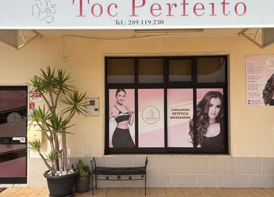 Fachada da Toc Perfeito em Quarteira, Faro, PT de Sonia Ferreira, destacando serviços de beleza e bem-estar.