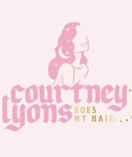 Courtney Lyons Does my Hair صورة 2