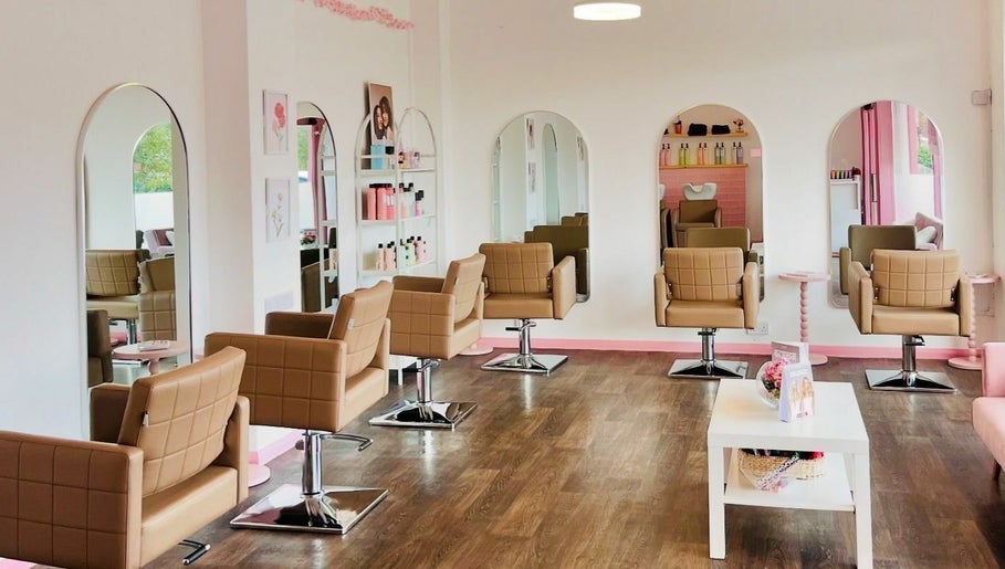 The Strawberry Salon, bild 1