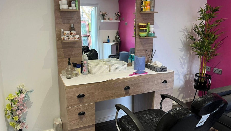 Elegant salon vanity at Mist Beauty in Southend-on-sea, England, GB. Features modern decor and luxurious seating.
