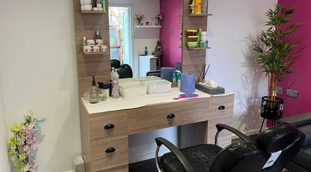 Elegant salon vanity at Mist Beauty in Southend-on-sea, England, GB. Features modern decor and luxurious seating.