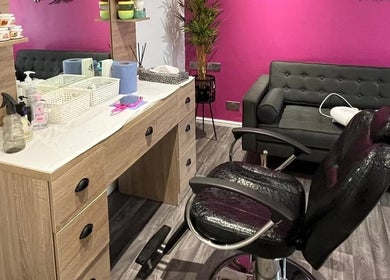 Stylish salon corner at Mist Beauty, Southend-on-sea, England, GB with a black chair and wooden vanity.