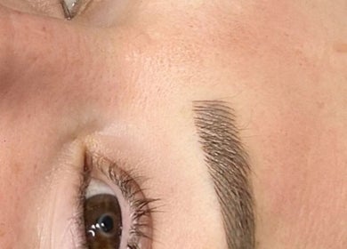 Expert eyebrow shaping at Grace Brows & Beauty in Penrith, New South Wales, AU, showcasing precise detailing.