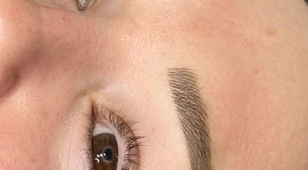 Expert eyebrow shaping at Grace Brows & Beauty, Penrith, New South Wales, AU enhances natural beauty.