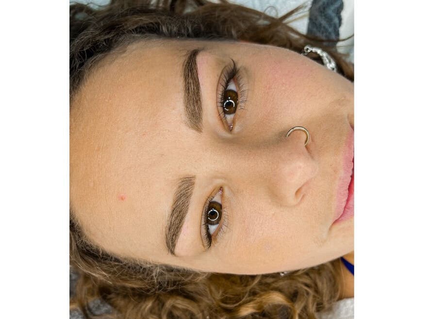 Perfectly shaped eyebrows at Studio Brows and Lashes in Gqeberha, Eastern Cape, ZA, showcasing expert beauty.