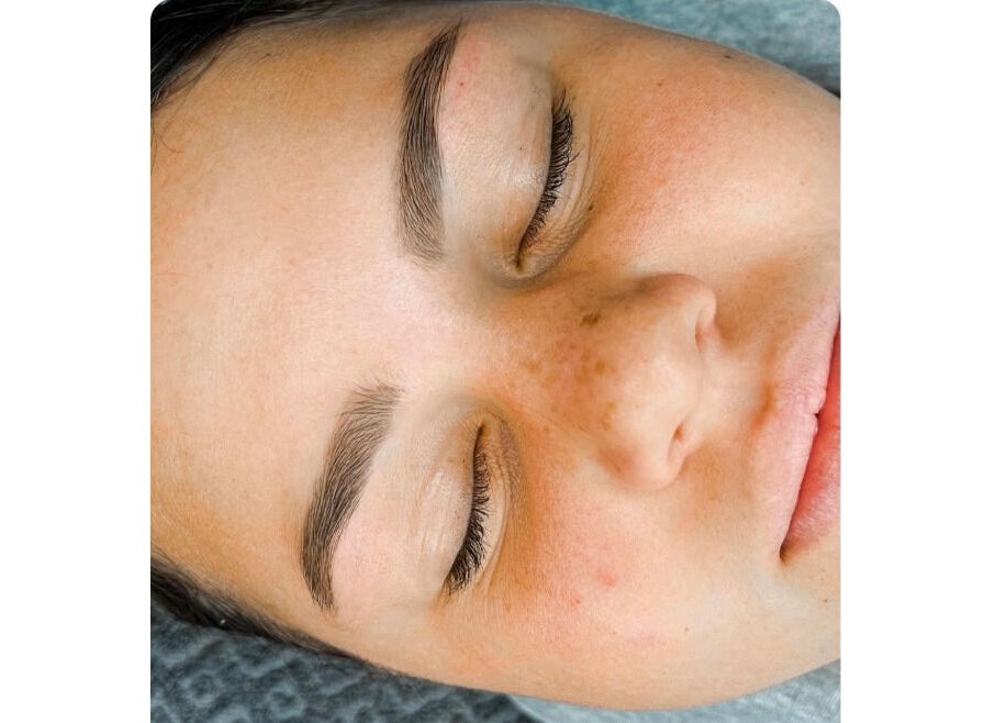 Close-up of expertly groomed eyebrows at Studio Brows and Lashes in Gqeberha, Eastern Cape, ZA.