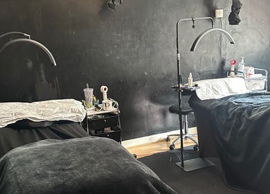 Cozy treatment room at Haru Beauty (Salon base) in Wigan, England, GB with modern equipment and comfortable beds.