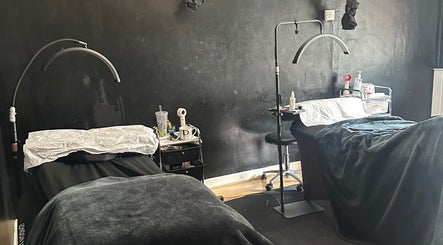 Cozy treatment room at Haru Beauty (Salon base) in Wigan, England, GB with modern equipment and comfortable beds.