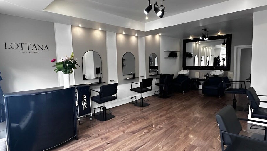 Lottana Hair Salon kép 1