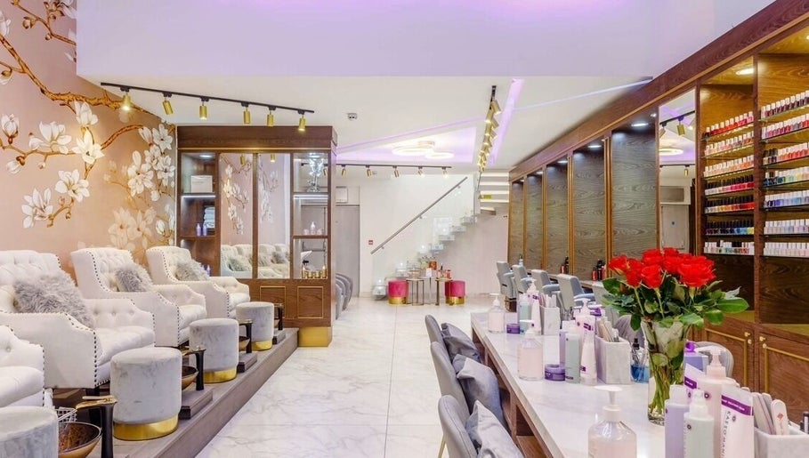 Elegant interior of Anna’s Hair and Beauty, London, England, GB showcasing luxurious seating and decor.