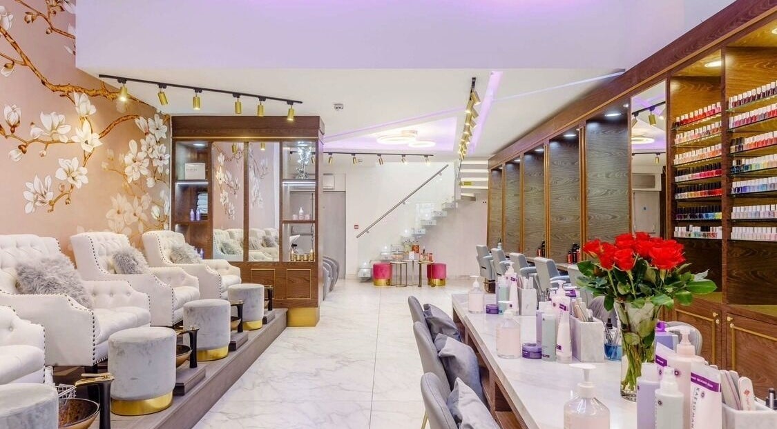 Elegant interior of Anna’s Hair and Beauty, London, England, GB showcasing luxurious seating and decor.