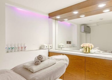 Relaxing spa room at Anna’s Hair and Beauty, London, England, GB. Featuring soft lighting and plush towels.
