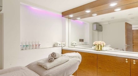 Relaxing spa room at Anna’s Hair and Beauty, London, England, GB. Featuring soft lighting and plush towels.