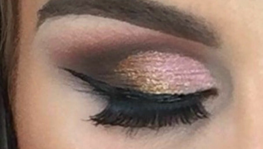 Flawlessly Hair and Makeup imej 1