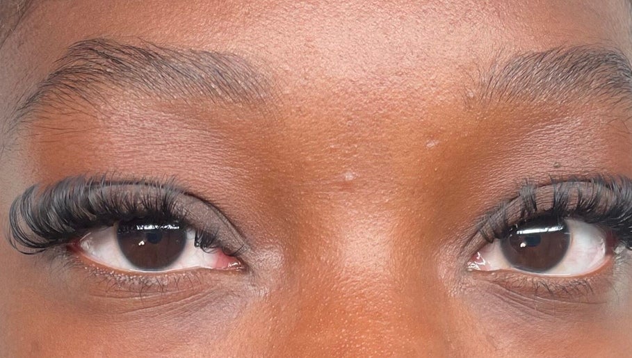 Close-up of expertly applied eyelash extensions at Kp Studios, Tuxford, England, GB.