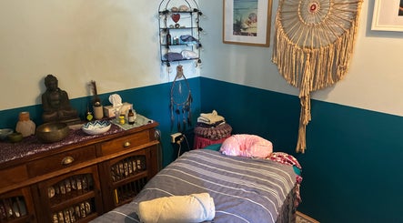 Deep Holistic Therapies imagine 2