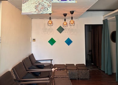 Calm seating area at Deep Tissue Therapies, Bondi, New South Wales, AU with ambient lighting and relaxing decor.