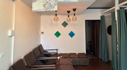 Calm seating area at Deep Tissue Therapies, Bondi, New South Wales, AU with ambient lighting and relaxing decor.