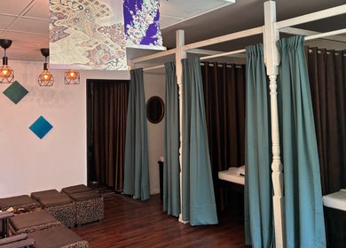 Relaxing massage area at Deep Tissue Therapies, Bondi, New South Wales, AU with elegant décor and cozy ambiance.