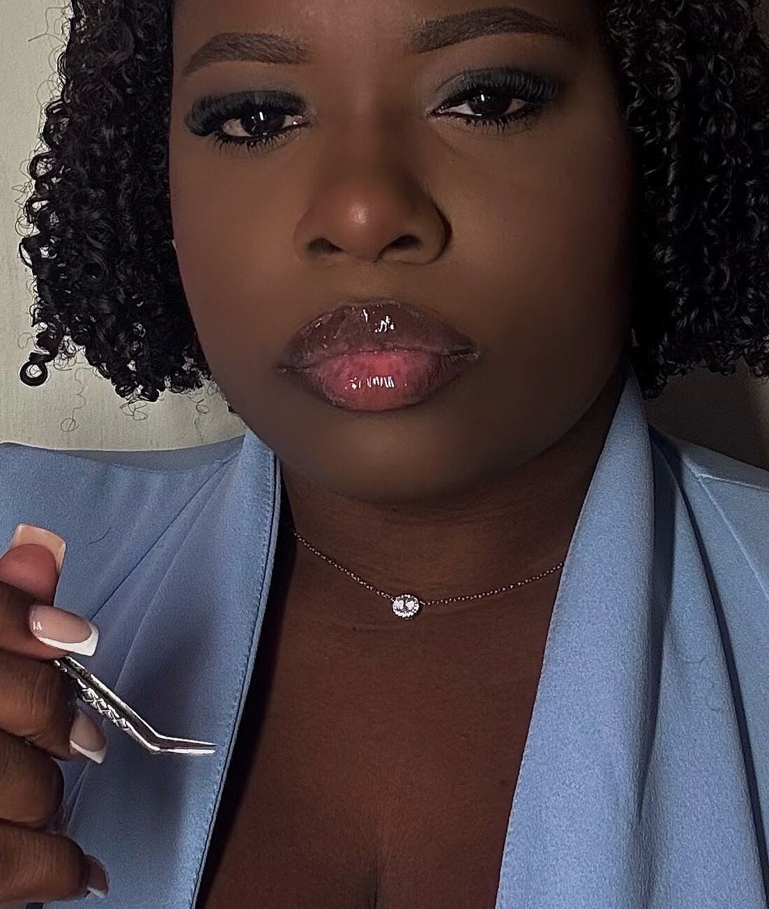 Expert lash artist at Glamorous Lashes and More, Willemstad, Curaçao, CW, holding a precision tool.