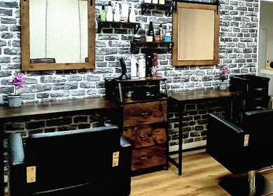 Eleganckie wnętrze salonu fryzjerskiego w Polski Fryzjer Anna Nastaga, Oss, Noord-brabant, NL.