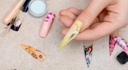 Imagen 2 de Herbal Nails & Beauty