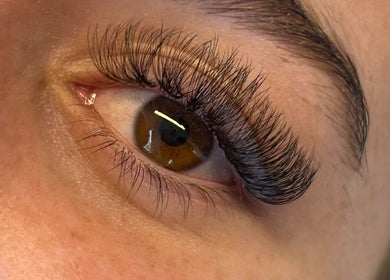 Close-up of eyelash extension by BBA - Beauty By Aileah, Melbourne, Victoria, AU.