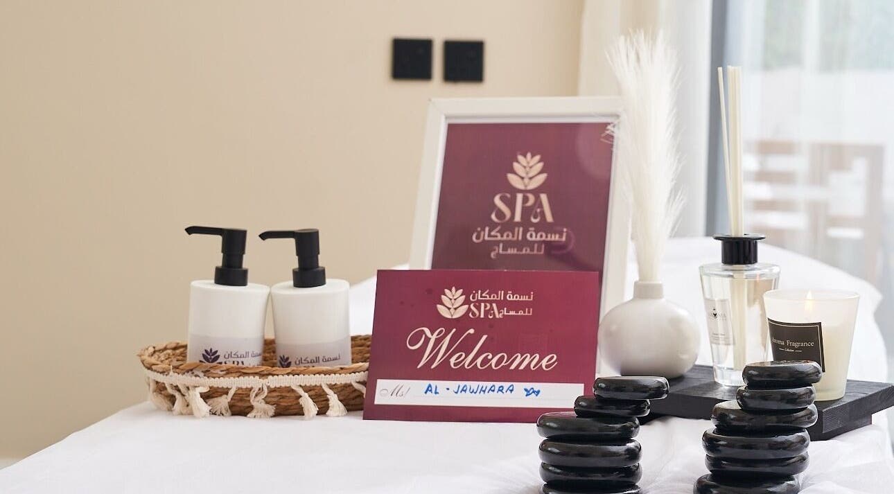 Elegant spa setup at نسمة المكان للسيدات خدمة منزلية in Riyadh, Riyadh Province, SA featuring candles and oils.