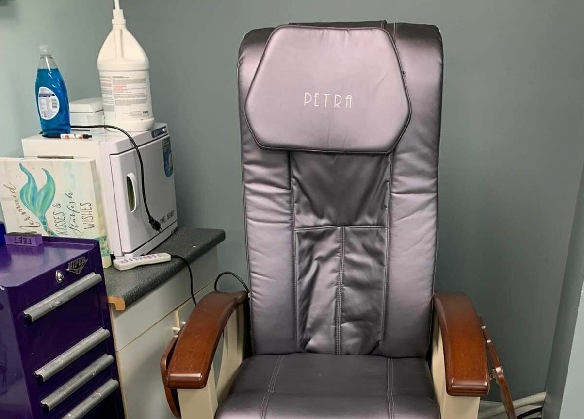 Luxurious pedicure chair at Hair'N Dip-ity, Littlestown, Pennsylvania, US, offering ultimate relaxation.